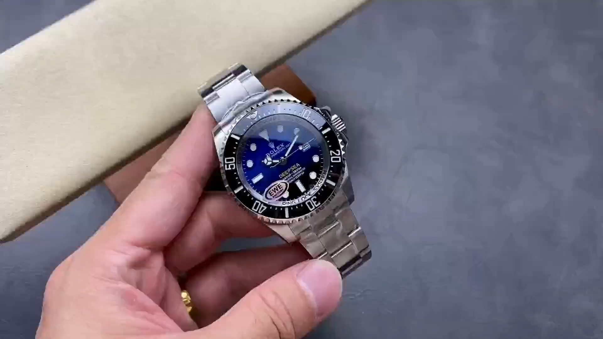 Rolex Sea-Dweller Deepsea 136660 0005 Stainless Steel Black Blue Dial 44MM Mens Replica Watch